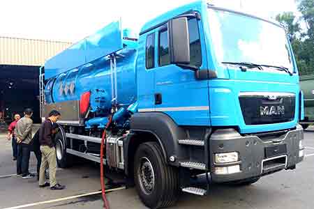 肯富来开云手机站官方版在线登入在市政行业吸污车使用现场